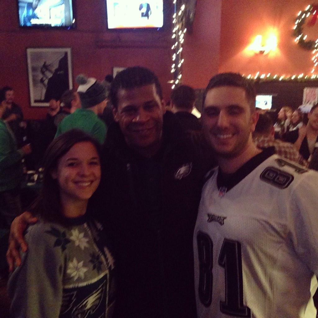 Marilyn__D's tweet photo. @CecilMartin1 great to meet you tonight #HebrewHammer #FlyEaglesFly http://t.co/GLXV4f6frb