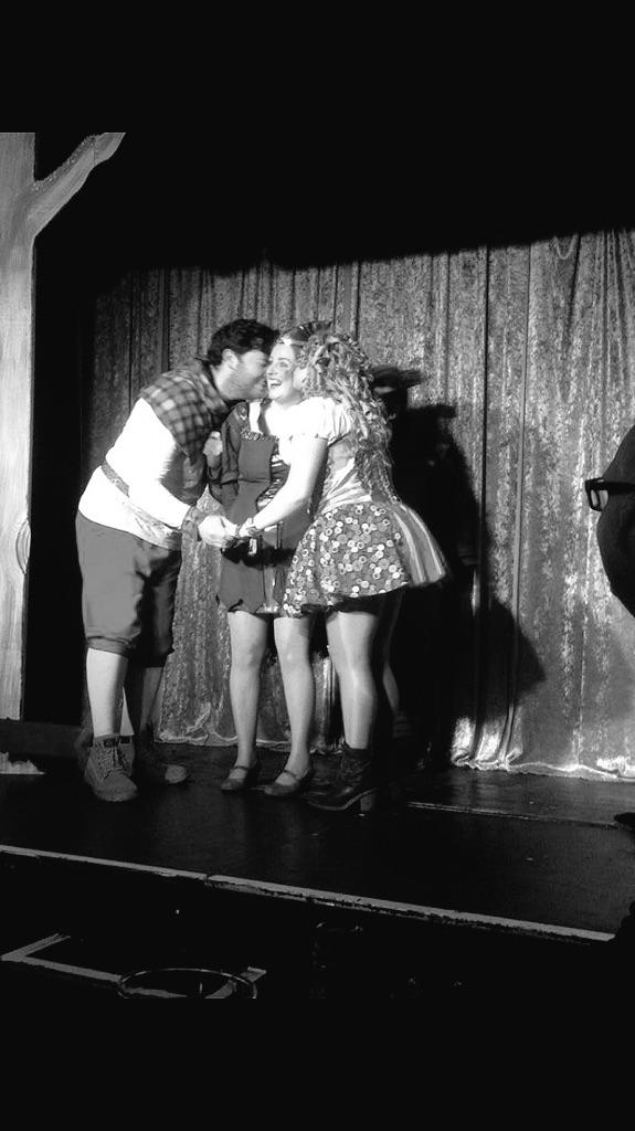 ADULTpantoCORK's tweet image. Choc~o~bloc 2nite!! 2shows left b4 Xmas, Mon&amp;amp;Tues. Ltd availability! #LittleRedRavingMad #adultpantocork #TREErific