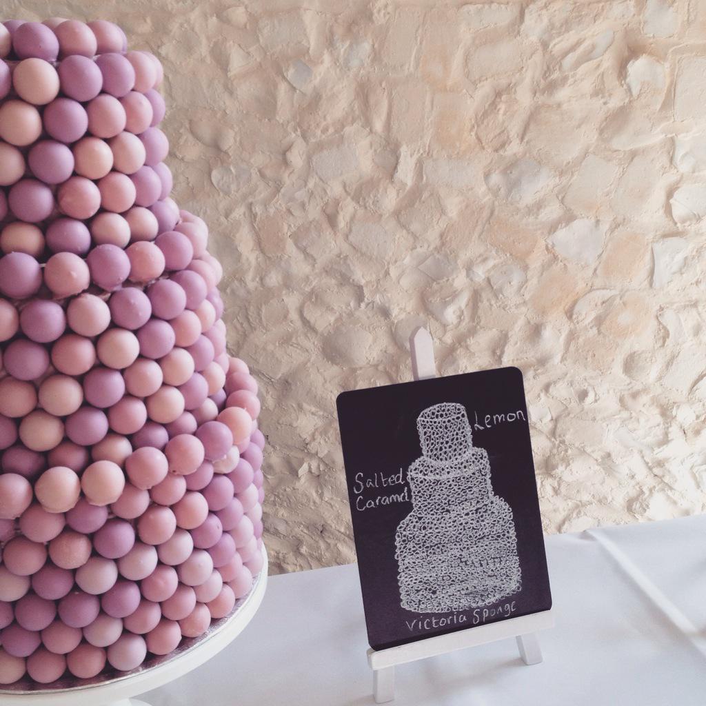 Sneak peek of Jeremy and Rachel's wedding cake today at Oxnead Hall! Congratulations, we hope you have a great day!