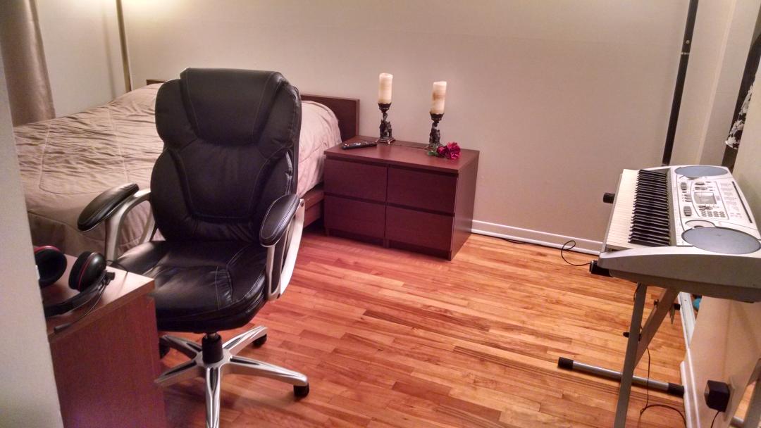 AbsoluteTown's tweet image. RT @Real_Roses: My room looks bigger and A LOT better now 😊  Cool cozy room