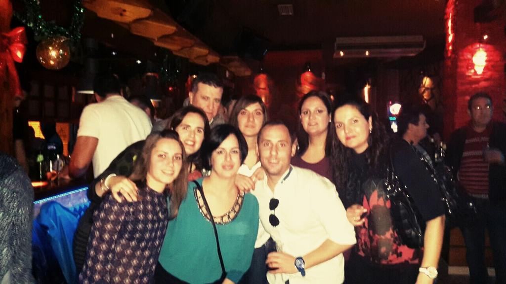 xarry17's tweet photo. De comida, copitas y cena 🙌 oleee #compis #schiwa #diacompletito 🙌 http://t.co/bedUYVygkf