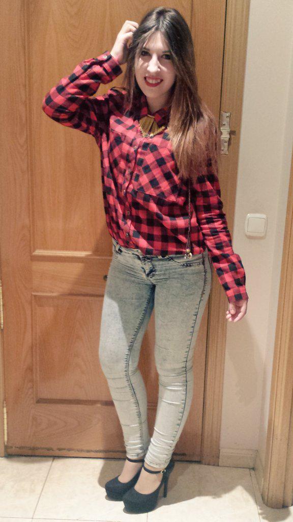 beimartt8's tweet photo. Comienza el sabado de celebración de los 18años de la más negrita y odiosa de mis amigas😊👏🙌🎶🔝 #Party18 http://t.co/KE8gnq8IB2