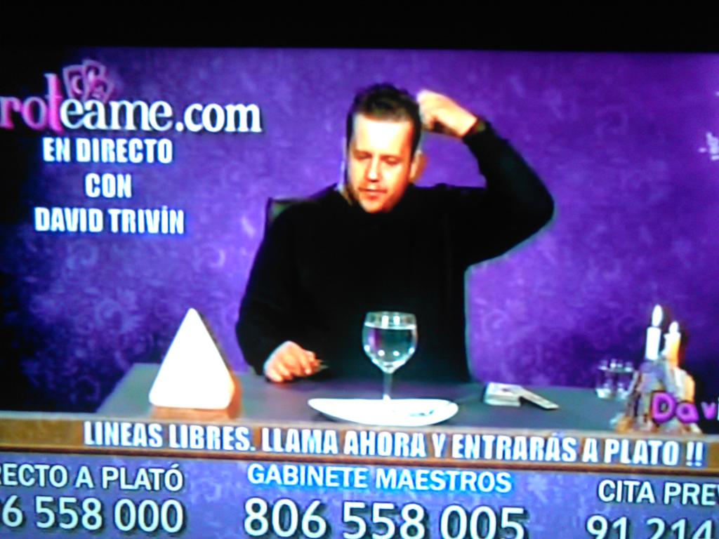 RMolinador's tweet photo. El mejor humor, es el de los programas del Tarot. La noches de los sabados con David Trivin se hacen mas amenas. http://t.co/oehxUlK6Fy
