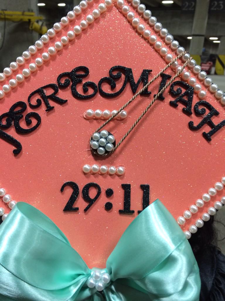 UTSA's tweet photo. We have some pretty creative grads with some really cool caps! #UTSA #UTSAGrad2014 http://t.co/CmzqTE0GR9