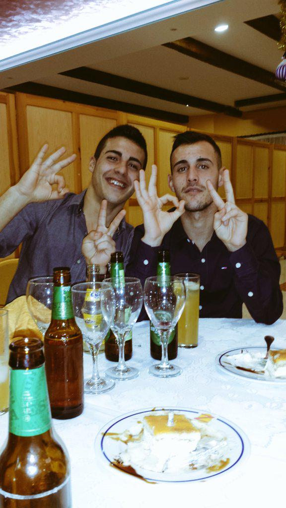 orozco994's tweet photo. Pues 20 añicos mas viejoooo 👴👴👴 http://t.co/wSnoNIGP2w