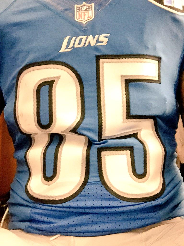 Ebron85's tweet photo. .@TideNFL Always fun taking #OurColors on the road #Lions #BusinessTrip http://t.co/GKmMKq6oRk