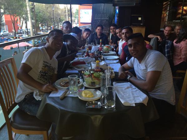 jorgevictor23's tweet photo. "@17Rodosalinas: Comida con mis hermanos @Hachita_10 @darwinJR3 @toporente @alonsoescoboza @Sceballos56..." http://t.co/N2EZThWyEp