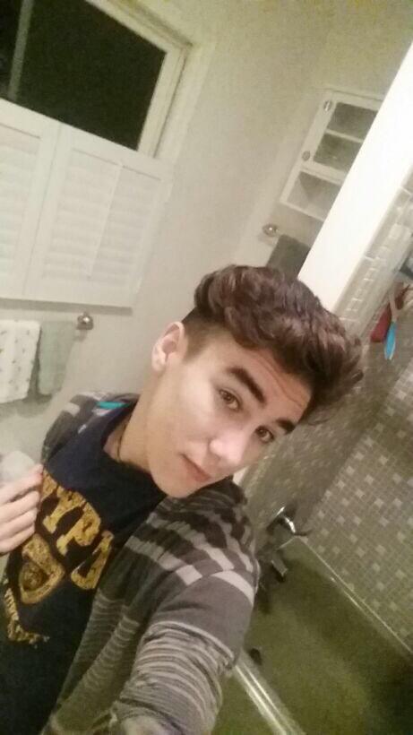 brandon_updates's tweet photo. GUESS WHAT BRANDON DID http://t.co/yAgWU9qrA3