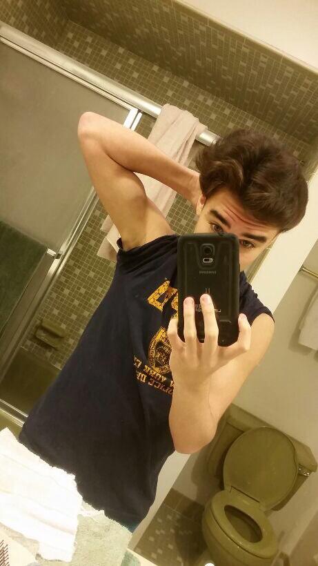brandon_updates's tweet photo. HELYAHELYA 🔥🔥🔥🔥 http://t.co/CHkAZUGtnU