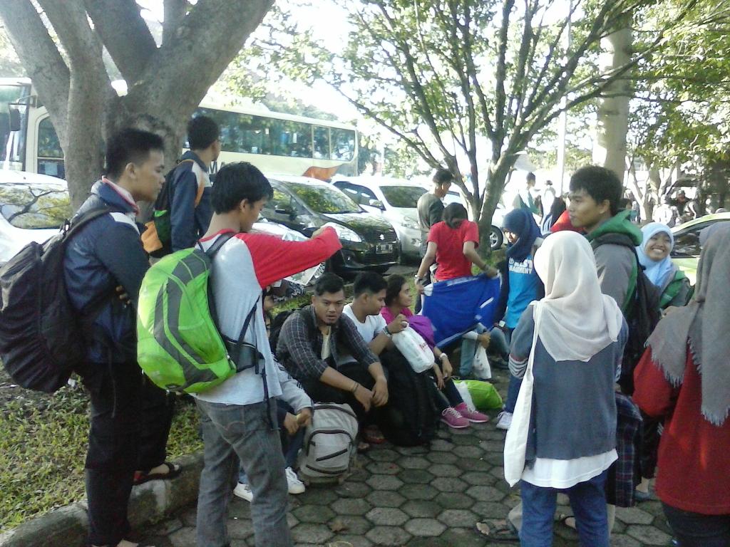Kita ga hanya fasilitasi buat sedekah loh, tapi brainstorming juga nih bareng kawan2 kehutanan :) #Sedekah1000Pohon
