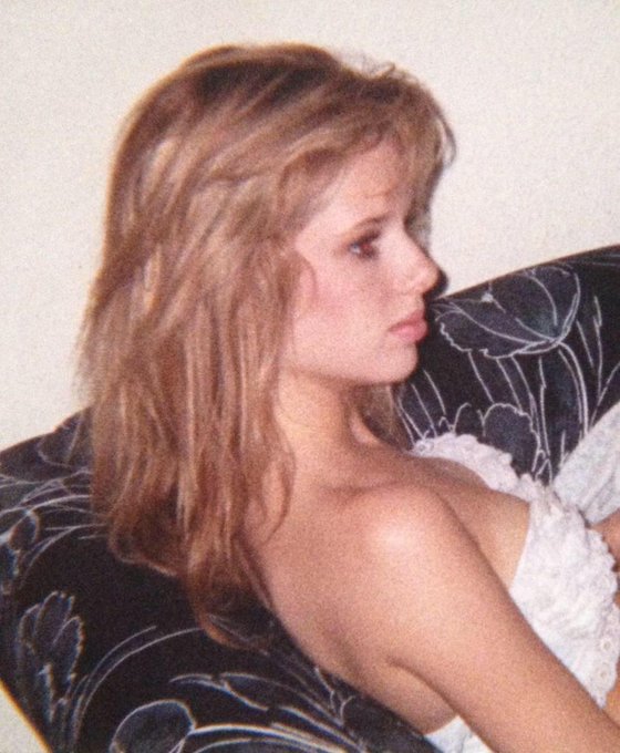 Yes this is a shot of me the morning after some crazy night I think by my best friend/roommate at the<a href="/tag/mentionsomeoneextremelybeautiful"class="tags"><span>#mentionsomeoneextremelybeautiful</span></a>