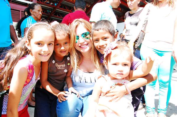 ibor8's tweet photo. @M_Lerin MUJER REVOLUCIONARIA CON UN INMENSO AMOR POR SU PUEBLO http://t.co/b0naAeQYy6