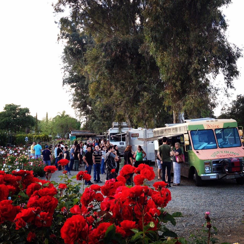 dustybunsbistro's tweet photo. Stop & smell the Pansies,
Fresh baked BUNS,
Slow roast duck
& Fresno Chilis!
#GazeboGarden
#TowerDistrict
#SoMaStrEat http://t.co/bqQiH9pYXJ