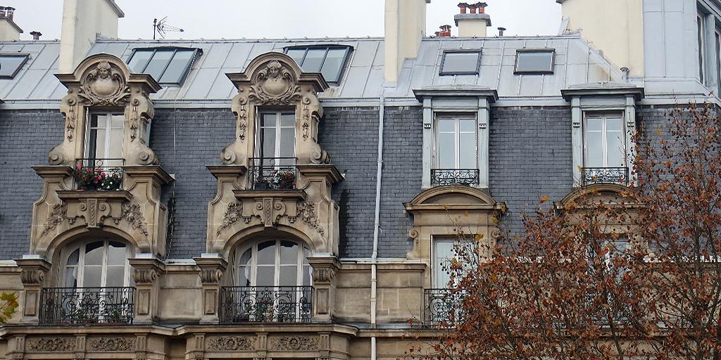 ParisOneForty's tweet image. From the “promenade plantée”, a row of Parisian rooftops feel like Ludwig Bemelmans could have drawn them, yesterday.