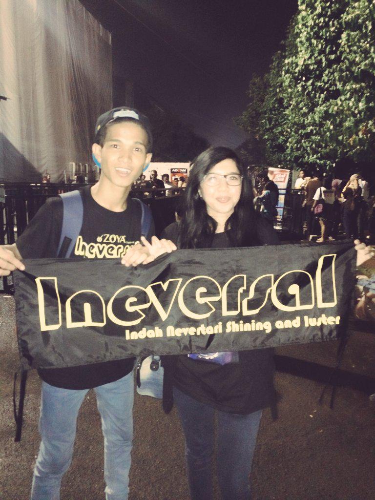 INEVersalCrew's tweet photo. Ini dia foto #minZain & #minRe saat di depan studio 9 . 👍👏 http://t.co/U9HtmprGJo