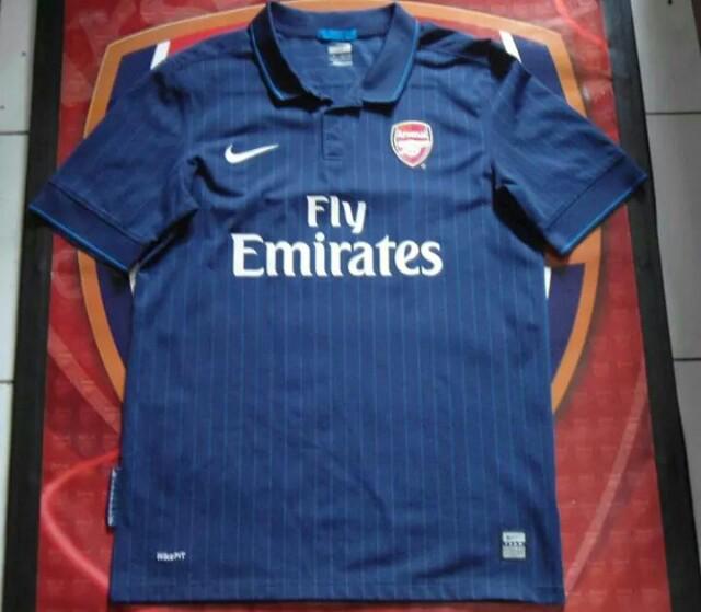 Agana14's tweet photo. @AFC_Collector @UniqueJersey  #657  FS: away 09/10 | XLB l 8,5/10 | 300k |CP : 085766660080/51B814DF #AFCJubel http://t.co/X9VzRPBPwJ