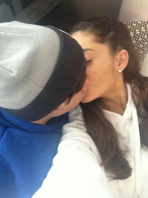Skylaari's tweet photo. Night baby i love you💞💞 http://t.co/dFdfWfnD5Z