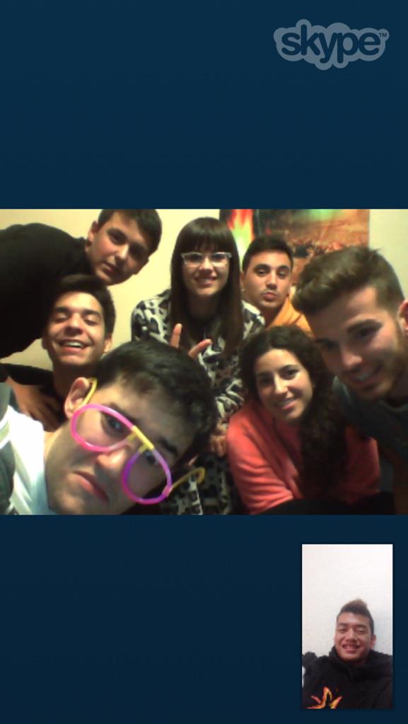 kawai_666_'s tweet photo. en Skype. Me recuerdo muchísimo de los días con los mejores😎os quiero siempre aunque no tenia los ojos abiertos jaja http://t.co/Z4hNhlQ7YO