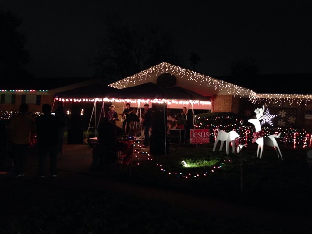 CallerAllison's tweet photo. Live band, hot chocolate and homemade cookies at #candycanelane. This neighborhood knows how to celebrate! #vivacc http://t.co/hTvVYD30GZ