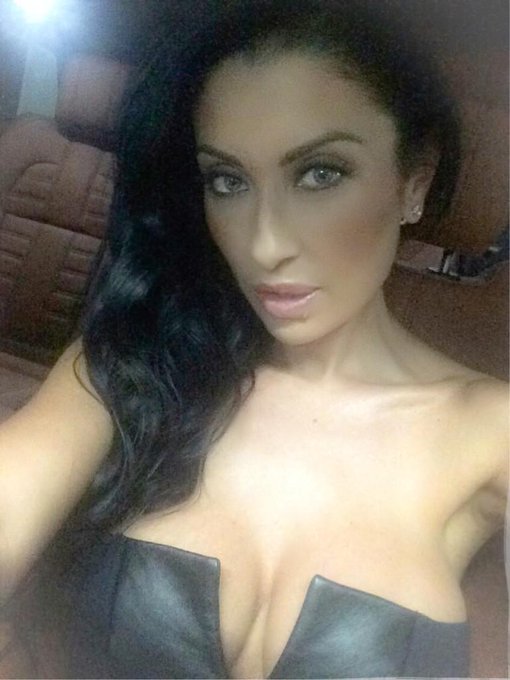 So excited to have dinner w my other half #miami #bff 🍴🍷 http://t.co/E0KOungw4C<a href="/tag/miami"class="tags">#miami</a><a href="/tag/bff"class="tags"><span>#bff</span></a>