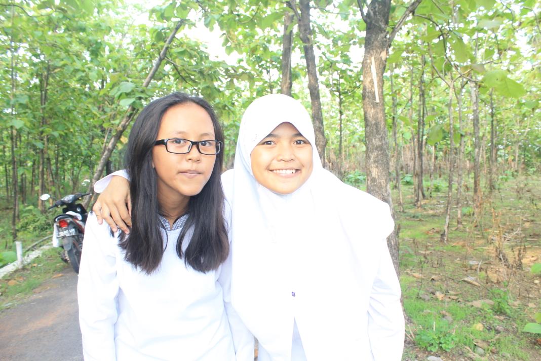 tasha_shafa's tweet photo. Sama @wulanrs_ nih♥♥{{}} http://t.co/Htv2xrW2qI