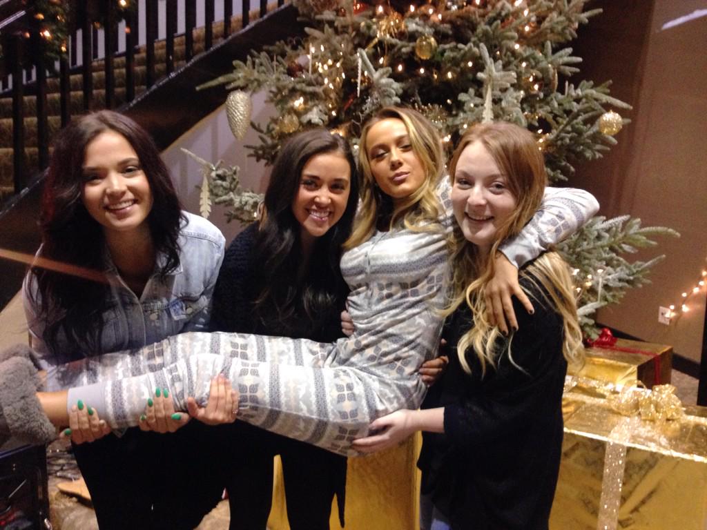 824squad's tweet photo. Merry Christmas from #824 🎄🎅 http://t.co/WPUOwUUX19