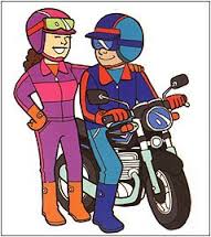 Mlaku2  tuku godhong luntas
Mampir pasar nggolek panganan
Monggo patuhi rambu lalulintas
Ben selamet sampek panggonan