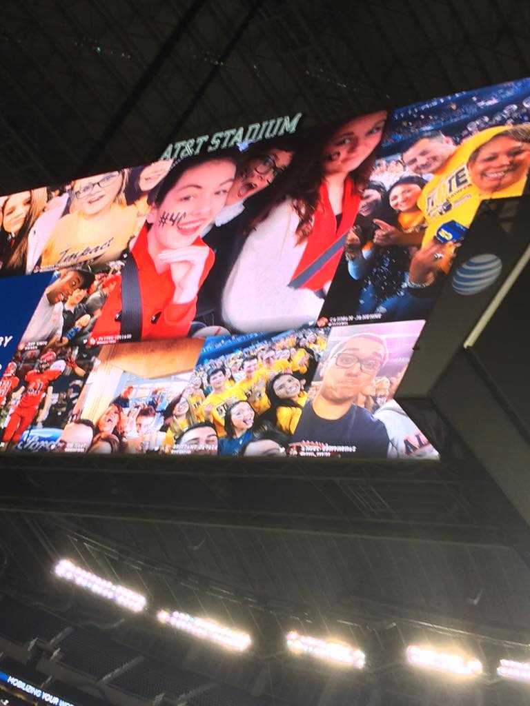 angel_cont94's tweet photo. Look ma! I made it! 😂 (bottom right corner) #AllenvsCyRanch http://t.co/cPxHdCrkQ3