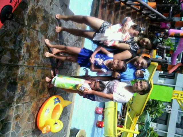 nezisangel's tweet image. seru2an maen aer :p &quot;@LOOP_ID: Ada yang lagi liburan? Share foto-foto serunya liburanmu dong, Loopers! #LOOPcorner&quot;