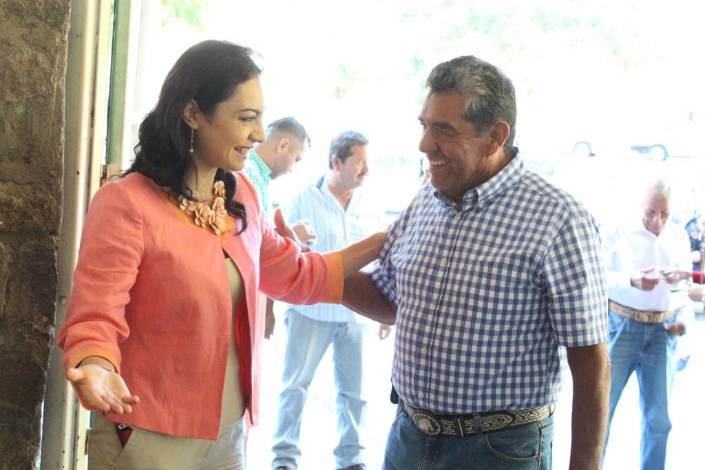 Mely_Romero's tweet photo. En la convivencia navideña con la familia priista de mi municipio #Cuauhtémoc http://t.co/ersK3HVRl6