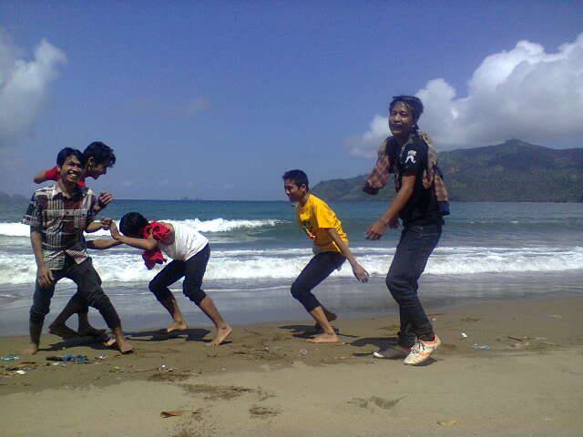 AtikaDiah98's tweet photo. masa kecil kurang bahagia :) http://t.co/0L9mc6rRAP