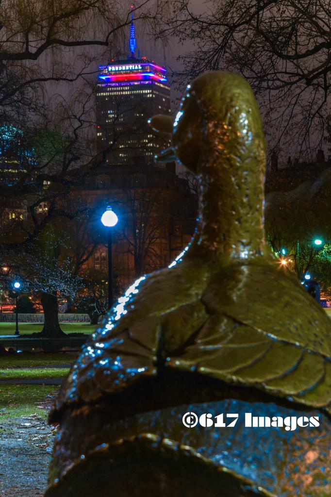 617Images's tweet photo. The Prudential is red and blue tonight for @americascores. #31NightsofLight14 http://t.co/Xo6k1DuZSz