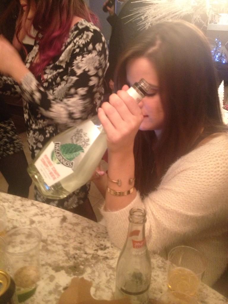 MichyMoose's tweet photo. @AnnaDAngelo @danajlefebvre f u l l http://t.co/Qf3v9OUTyJ