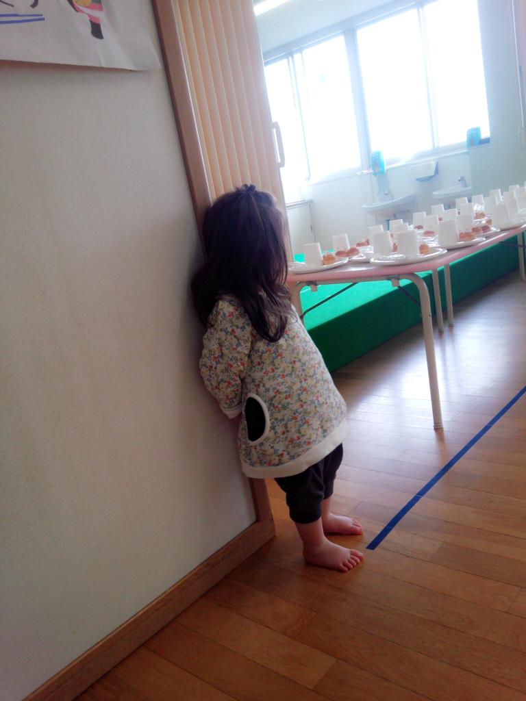 zoohouseeee's tweet photo. たそがれてやがるw
��てお菓子待ってたんだね笑

待つのは長いのに貰ったらすぐなくなった(　∵　)私の分は？w http://t.co/gFxMd6i0oe