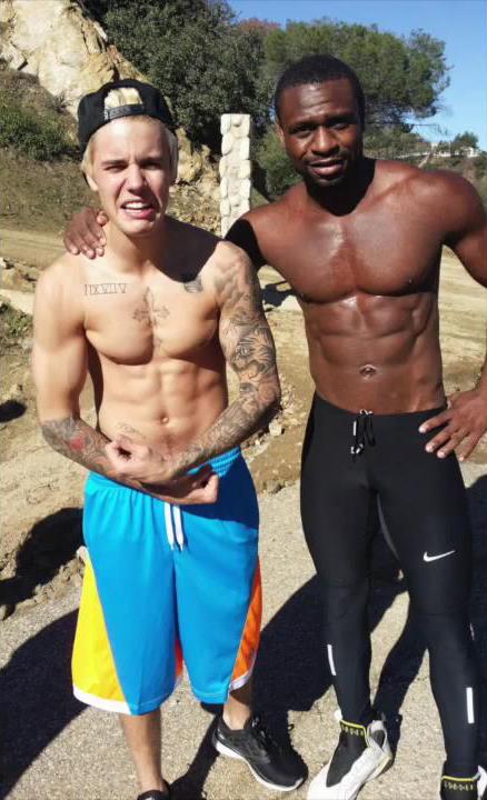 biebersmaniabr's tweet photo. Justin e Rich Derisier  no Runyon Canyon, Califórnia - 13/12: http://t.co/sFAPZmtxZc http://t.co/7ewsBD45Rt