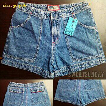 Merk "OLD NAVY" size 30 idr 30rb. brand Old Navy sprti yg di Pakai artis GGS lho.. si Ken dsni muraah aja uda dpt ORI