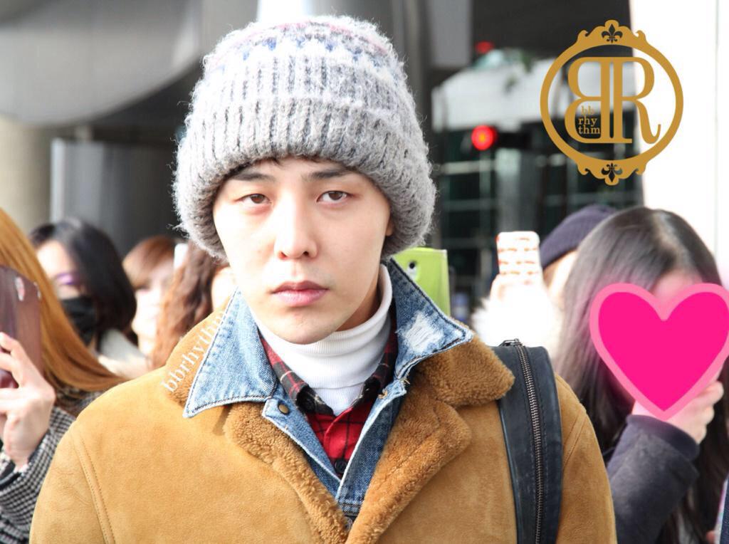 [21/12/14][Pho] GD và Taeyang trở về Hàn từ Sapporo, Nhật B5WecD5IQAANrXC
