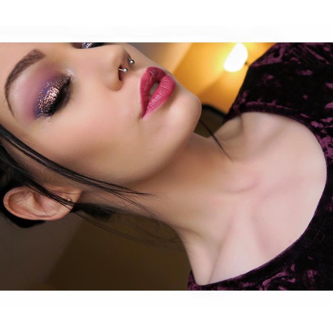 She had galaxies in her eyes &amp; electricity crackled within her. http://t.co/h9kMHX2iSC<a href="/tag/finally"class="tags"><span>#finally</span></a>