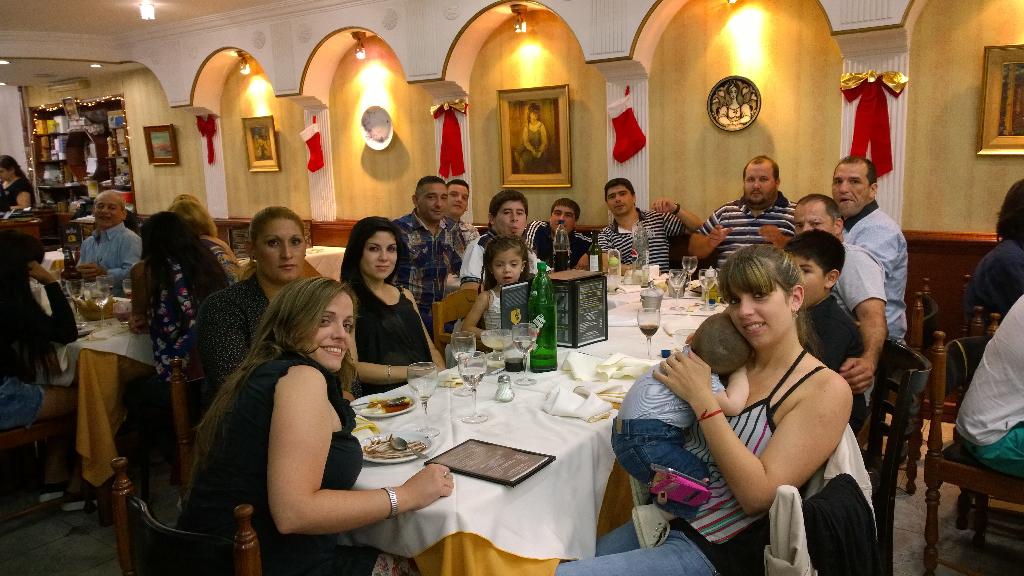 facundofcm's tweet photo. Despidiendo el año con algunos changos d la @FilialBsAsCat deseando x sobre todo un mejor 2015 para la T http://t.co/1I4FZu1rMC