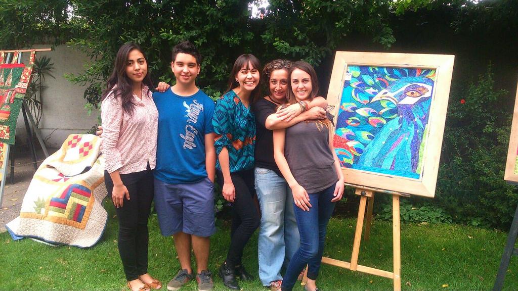 lazosQuiltmaker's tweet photo. @EnLazos #centrotextil #Patch #quilting ,agrafecida a la concurrencia en nuestra segunda convocatoria @loretosilva http://t.co/HJU4oEsMX9