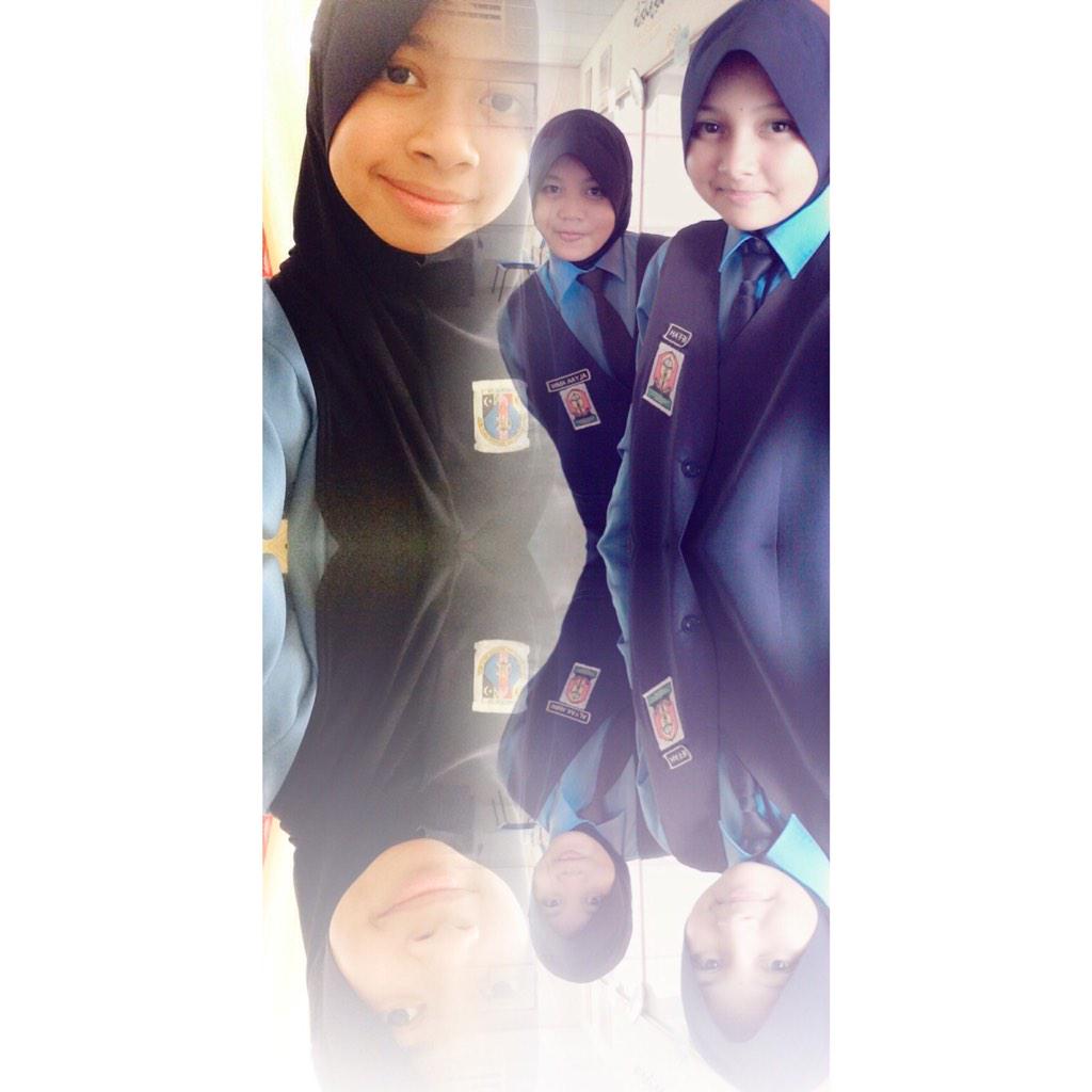 Rusydeenanana_'s tweet photo. Friends love you much much π ilysm β€οΈ. #Iffah #Alyaa http://t.co/wvSE5ySoYP