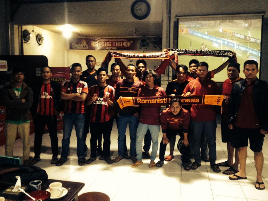 RCI_Babel's tweet photo. Dokumentasi #RCIBabel #NobarRCI16 #RomaMilan bersama @MIsezBangka di Kantin Kite pagi tadi. Dominasi, tapi tanpa gol. http://t.co/1vT2jK6tvr
