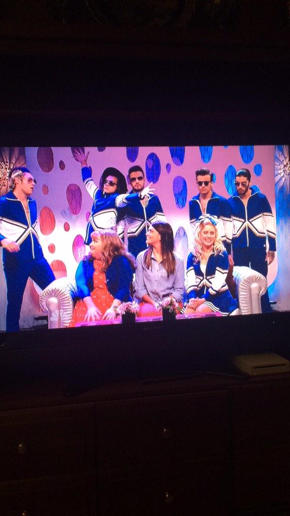1DUpdatesNOW's tweet photo. 1D on SNL!! http://t.co/J0iuZEIenk