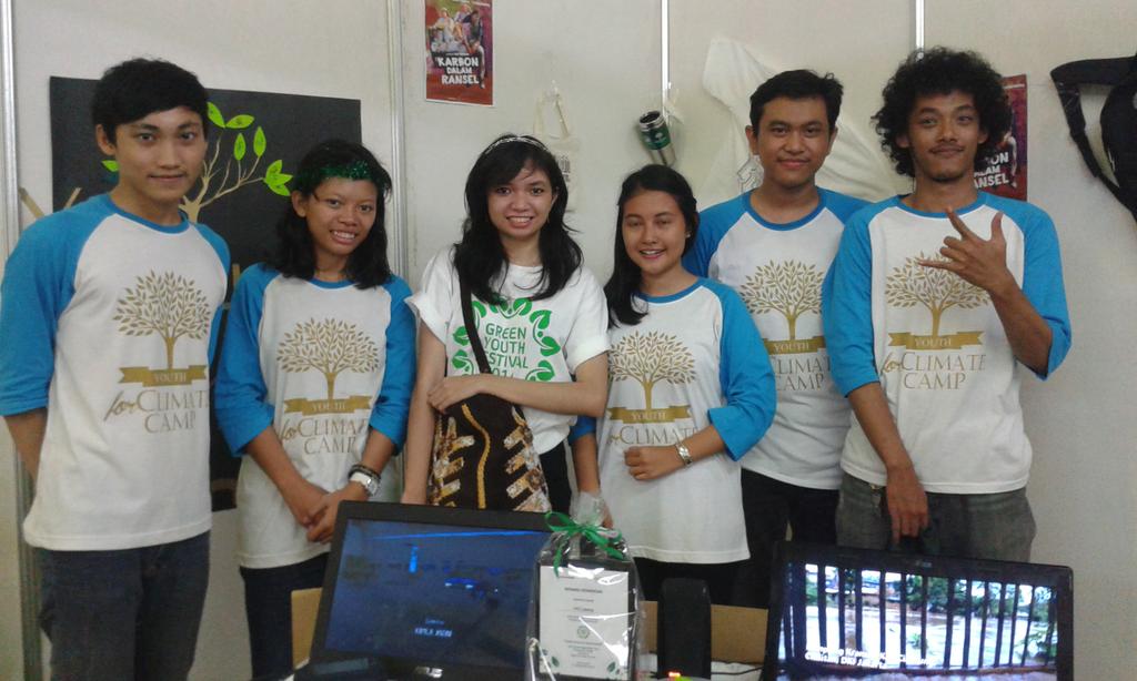 YFCCJateng's tweet photo. Makasih kak @vaniasantoso11 udah mampir ke stand kami http://t.co/a3fl4cgfno