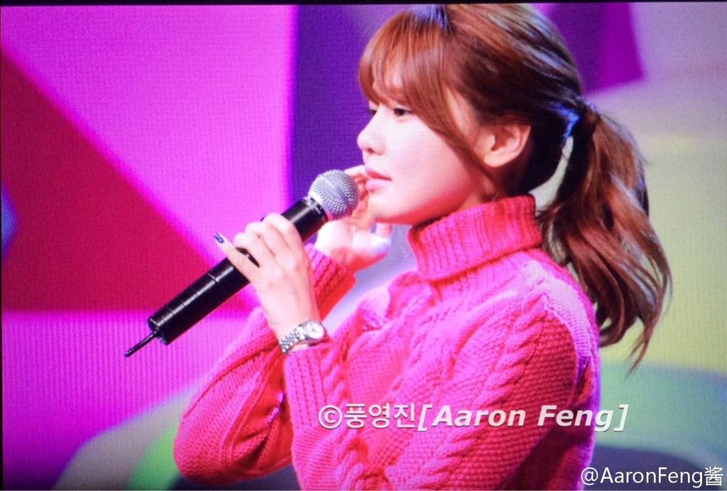[PIC][21-12-2014]SooYoung xuất hiện tại "2014 SBS Award Festival (SAF) Hanbam Stage Greeting" vào chiều nay B5WsMkBCQAEdiVc
