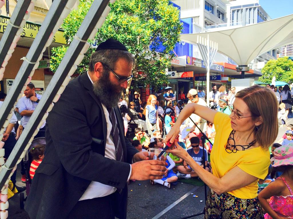 Lighting #Menorah @ #BondiJunction <a href="/JewishHouse/">Jewish House</a> #Chanukah w Rabbi Kastel <a href="/WaverleyCouncil/">Waverley Council</a> <a href="/TheWenty/">Wentworth Courier</a> <a href="/aus_jewishnews/">Jewish News</a>