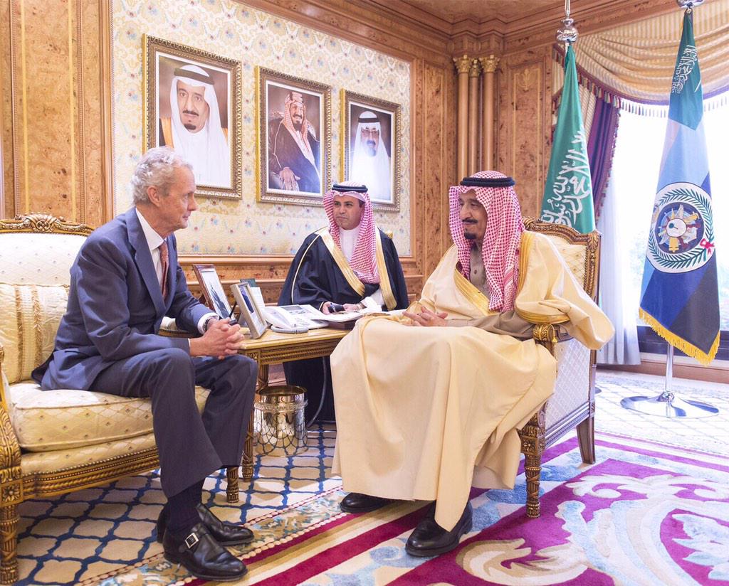 الأمير سلمان يبحث مع وزير الدفاع الأسباني روابط التعاون في مجالات الدفاع بين السعودية واسبانيا.