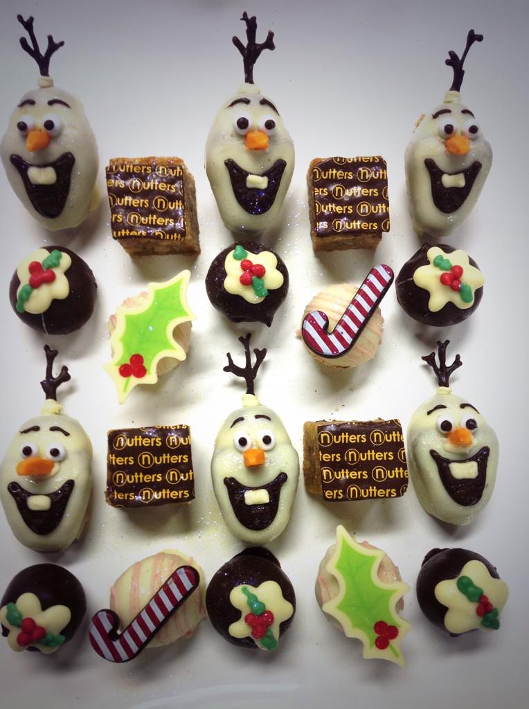 nutsfood's tweet photo. Seasonal 
Greetings 
From
All
The
Team
@NuttersOfficial 

RT

To
Win
A 
Box
Of
Our
Sweet
Treats

#NutsAboutXmas http://t.co/nMM1gAnUSC