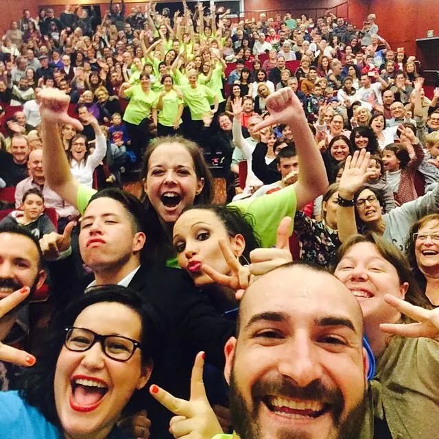 jym_studio's tweet photo. Festival Navidad. Escola dansa Jym's Felices fiestas http://t.co/hv40XTWEnw