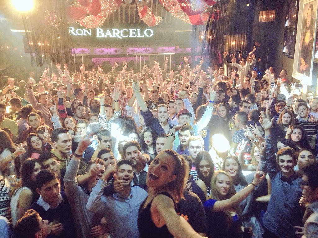 jorgeblanco76's tweet photo. Sobran las palabras...anoche @Nagore_Robles volvió a hacer un "AFORO COMPLETO"...noche tras noche la numero 1.👏👏🎉👏🎉 http://t.co/jtCGmZEgYK